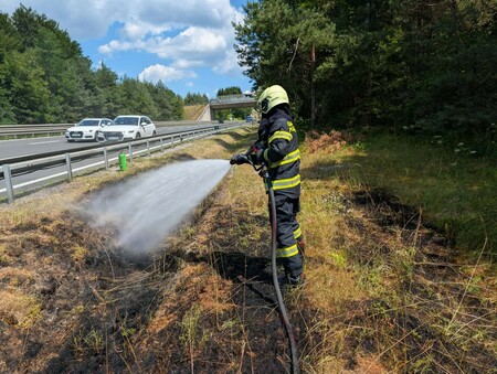 6 Požar trave ob avtocesti - PGD Polica